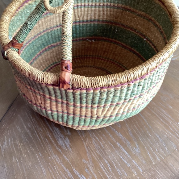 Handmade Basket from Oaxaca Mexico wirh Leather Handle - Picture 5 of 7